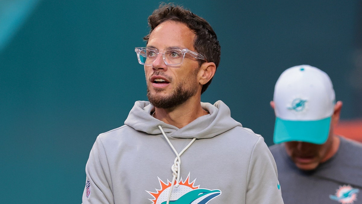 Dolphins' Mike McDaniel criticizes Tua Tagovailoa for publicly calling out teammates: 'That's not the forum'  at george magazine
