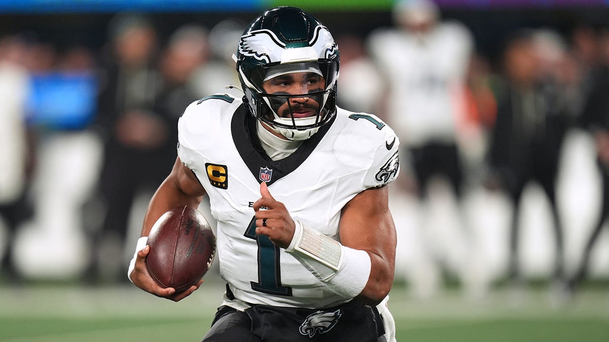 Eagles get blown out by Giants after running tush push play 4 straight times, inciting backlash  at george magazine