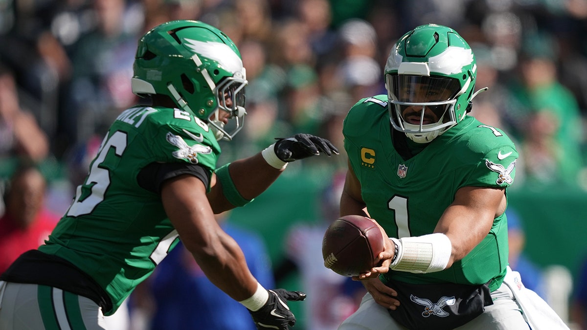 NFL fans upset as Eagles benefit from early whistle on tush push vs Giants  at george magazine