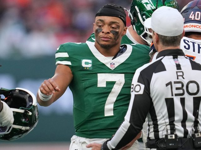Jets’ Aaron Glenn gets into testy exchange with reporter over Justin Fields’ status as QB1