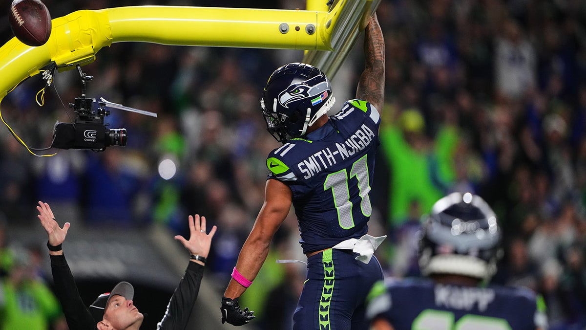 Seahawks' defense shines as Sam Darnold leads offense over Texans in home victory  at george magazine