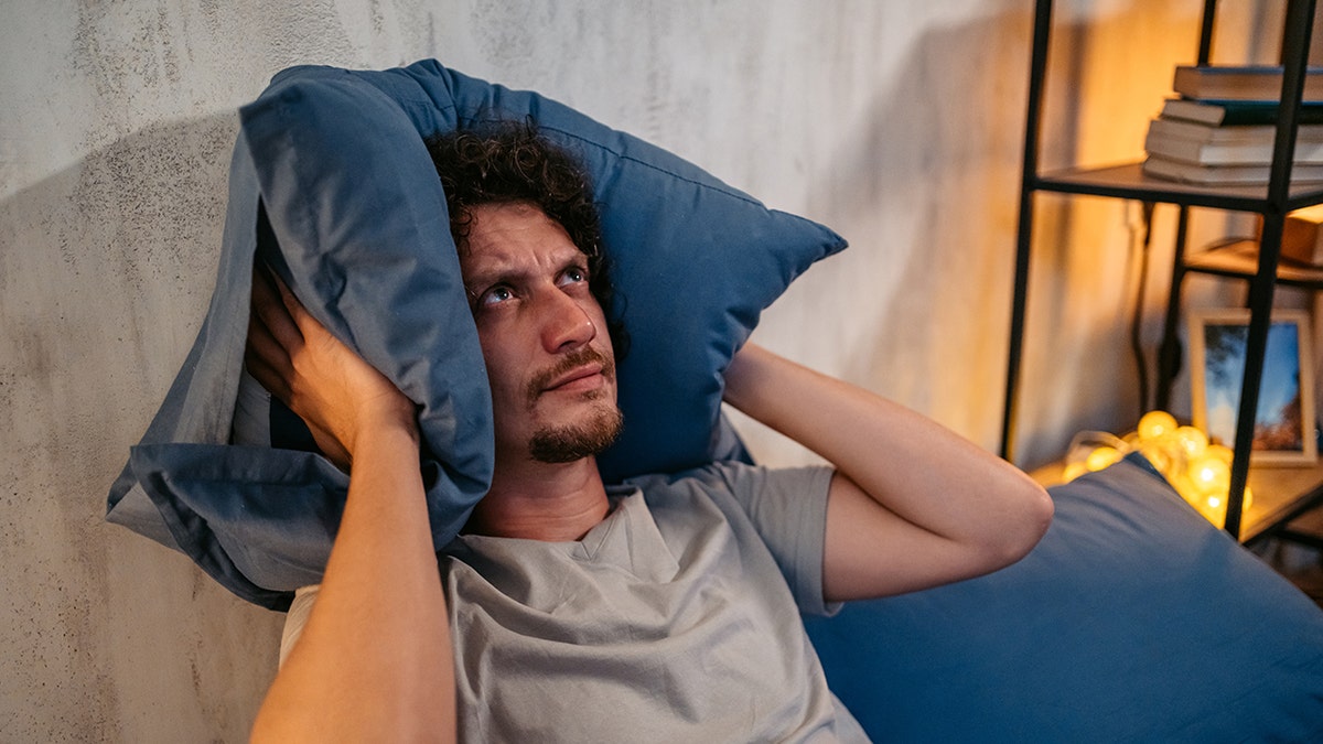Roommate's loud smoothie prep at dawn ignites viral debate over noise etiquette  at george magazine