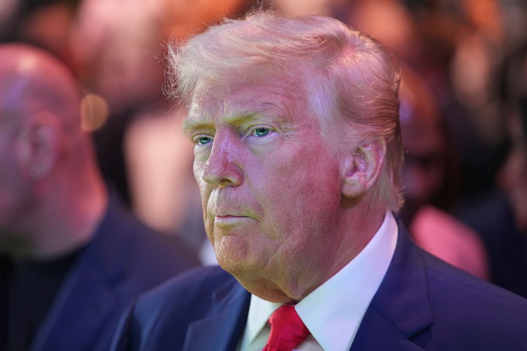 Trump reveals date for UFC fight at White House  at george magazine