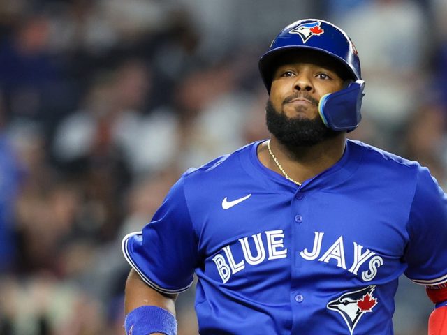 Yankees fan throws can at Vladimir Guerrero Jr’s family before elimination: report