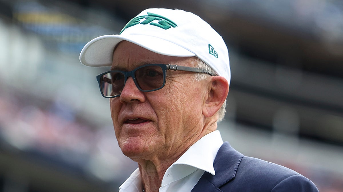 Jets owner Woody Johnson critiques Justin Fields, defends Aaron Glenn amid the team’s underwhelming start  at george magazine