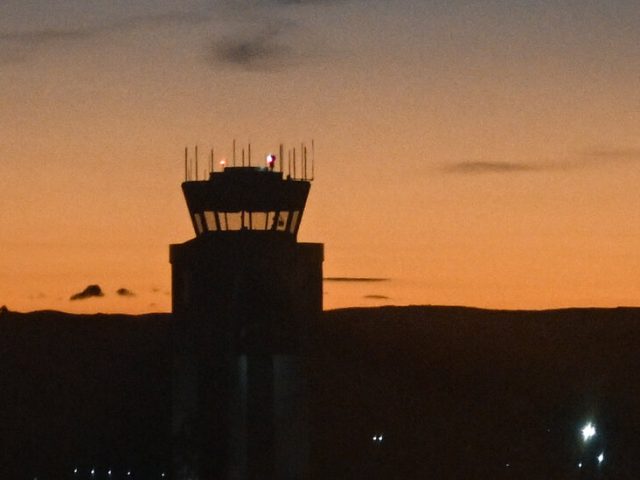 Duffy Won’t Give Timeline to Restore Flights as Shutdown Appears Near End