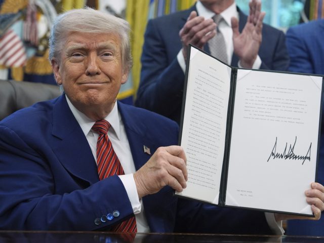 WATCH LIVE: Trump signs government funding bill to end record-long shutdown