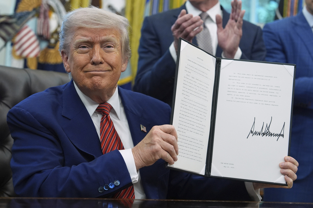 WATCH LIVE: Trump signs government funding bill to end record-long shutdown  at george magazine