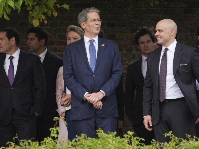 White House floats circumventing Congress on $2,000 tariff rebate checks despite hefty cost estimate