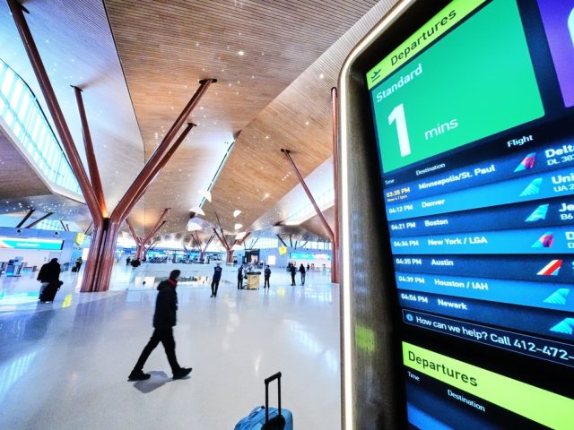 Trump administration scraps airline payout plan before holiday travel surge