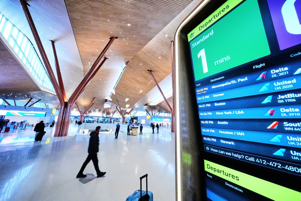 Trump administration scraps airline payout plan before holiday travel surge  at george magazine