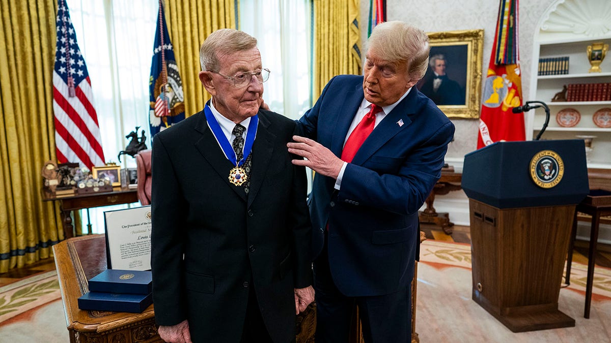 Famed football coach and broadcaster Lou Holtz slams Democrats amid government shutdown  at george magazine