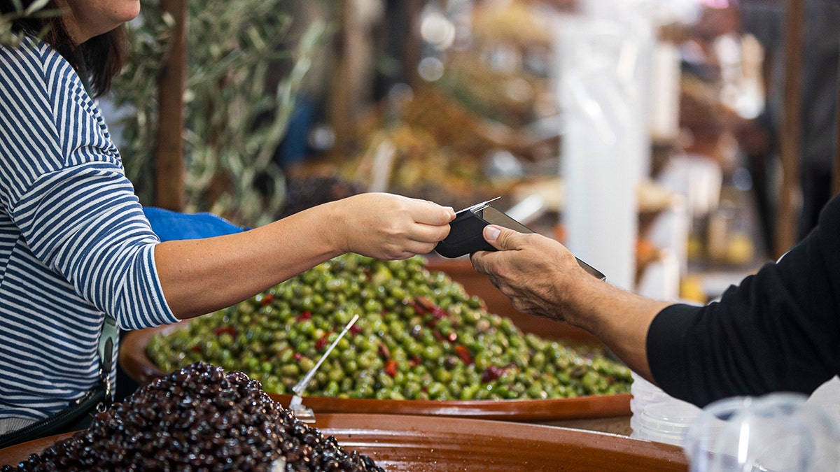 Ghost-tapping scam targets tap-to-pay users at george magazine