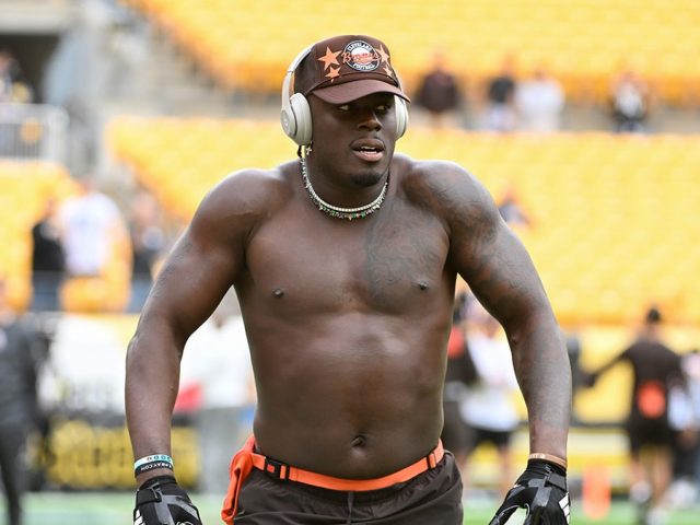 Browns tight end David Njoku elated after not being traded: ‘I ain’t f—ing leaving’