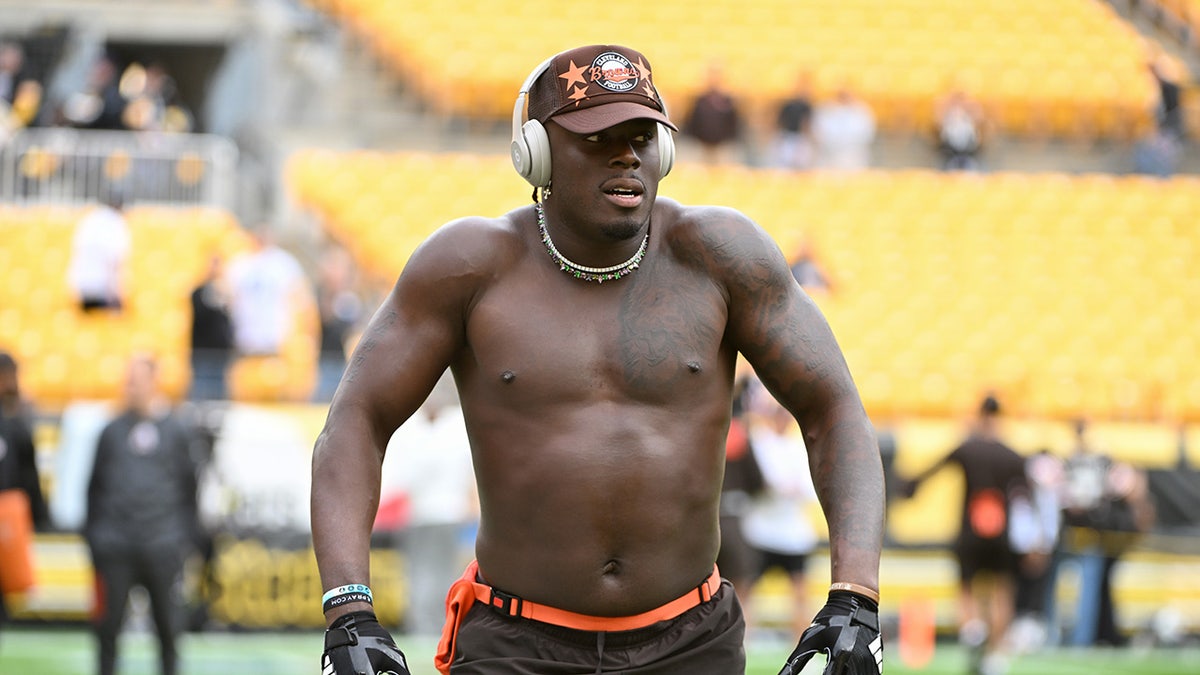 Browns tight end David Njoku elated after not being traded: 'I ain't f---ing leaving' at george magazine