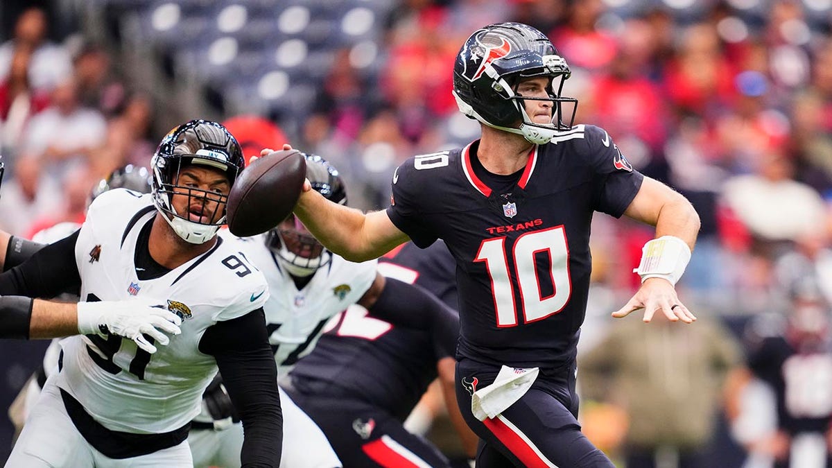Texans score 26 fourth-quarter points to complete dramatic comeback victory over Jaguars  at george magazine