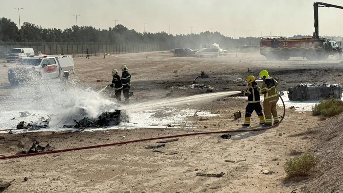 Fighter jet crashes at Dubai Air Show, pilot dead  at george magazine