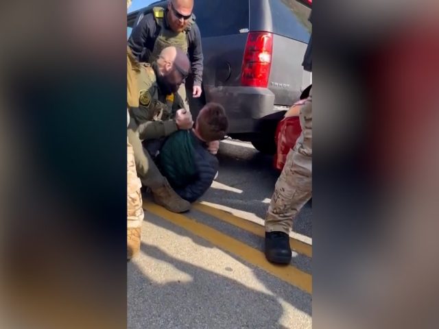 Video shows hostile crowd surround Border Patrol agents as arrest turns violent in suburban Chicago