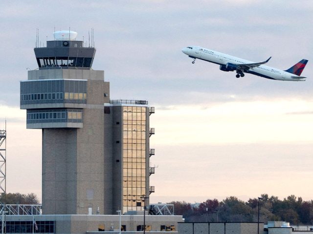 Shutdown chaos reignites debate over privatizing US air traffic control