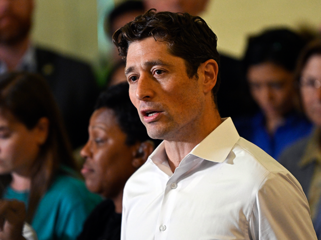 Social media erupts after far-left mayor gives victory speech in foreign language: ‘Humiliating’