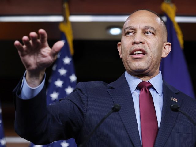 Hakeem Jeffries refuses three times to answer question about appropriateness of Plaskett’s Epstein messages