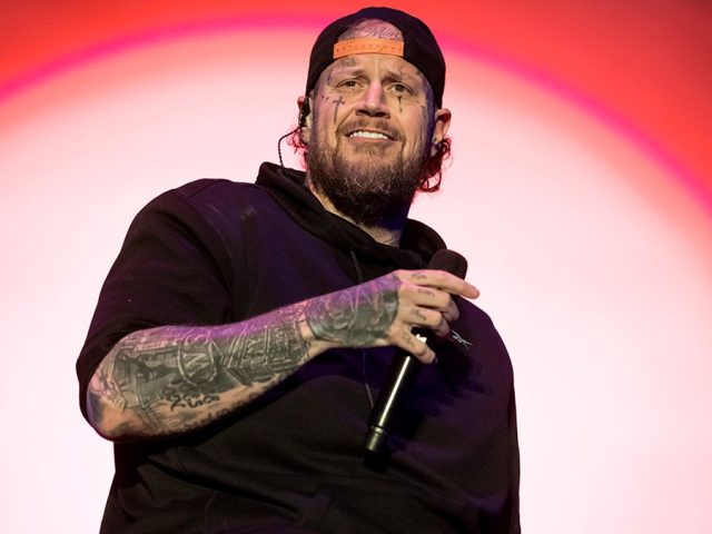 Jelly Roll unveils dramatic transformation without signature beard after weight loss