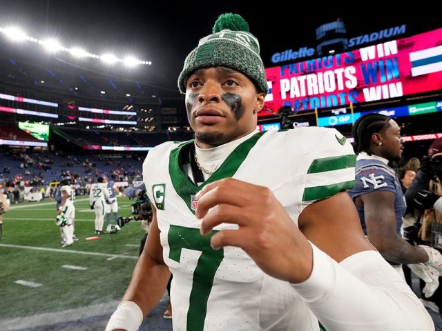 Jets quarterback Justin Fields offers blunt reaction to benching