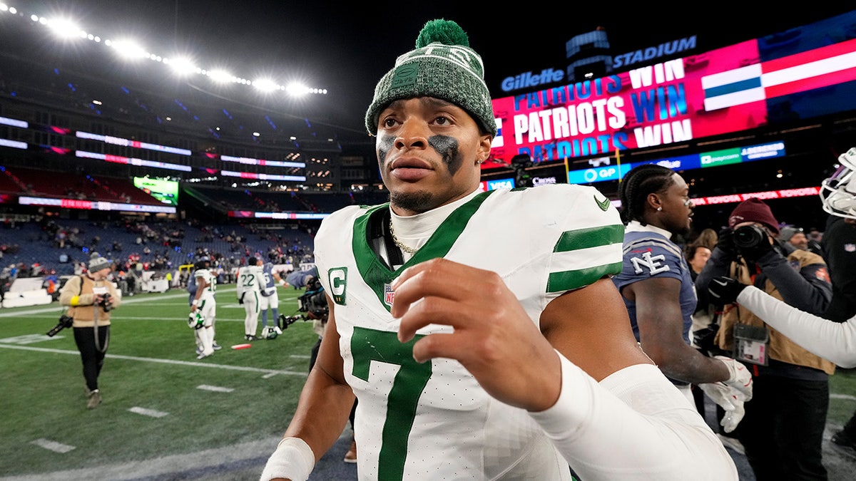 Jets quarterback Justin Fields offers blunt reaction to benching  at george magazine