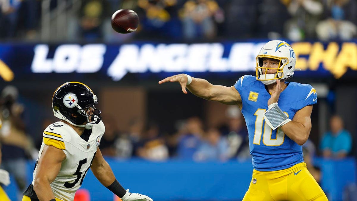 Chargers dismantle Steelers to win third straight game in dominant fashion  at george magazine