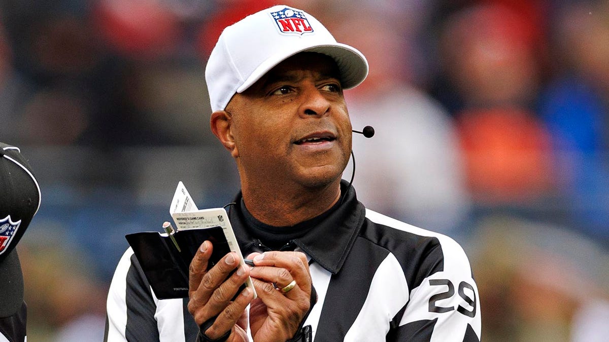 NFL ref leaves Bills-Texans game after scary non-contact injury at george magazine