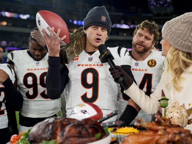 Bengals’ Joe Burrow makes sour face over Maryland crabs during postgame Thanksgiving meal