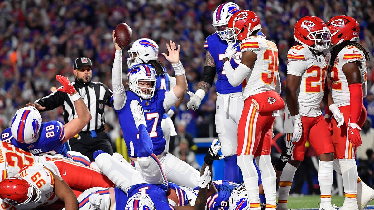 Bills keep Patrick Mahomes from throwing TD pass for first time in over year, Josh Allen scores 3 TDs in win  at george magazine