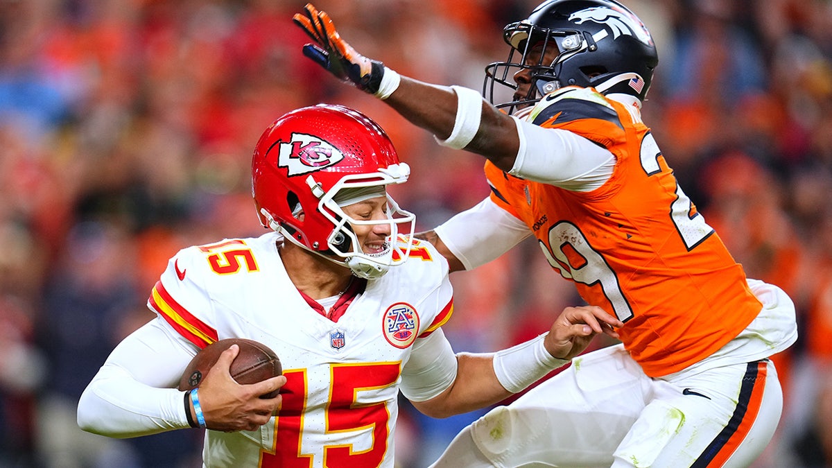 Broncos take commanding lead of AFC West with win as Chiefs' playoff hopes receive huge hit at george magazine