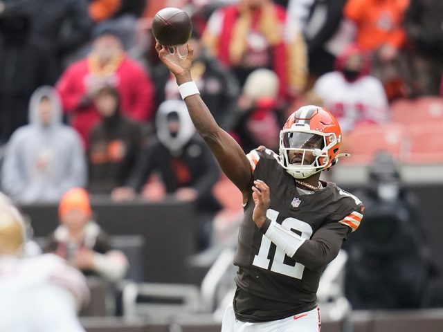 LeBron James praises Shedeur Sanders for TD pass against 49ers