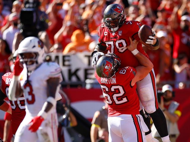 Bucs’ Baker Mayfield finds 320-pound lineman for touchdown pass vs Cardinals