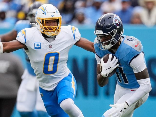 Chargers linebacker plays through tragic death of brother to record sack vs Titans