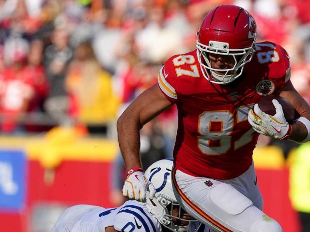 Tony Romo rips NFL officials for penalty on Travis Kelce in Chiefs’ comeback win