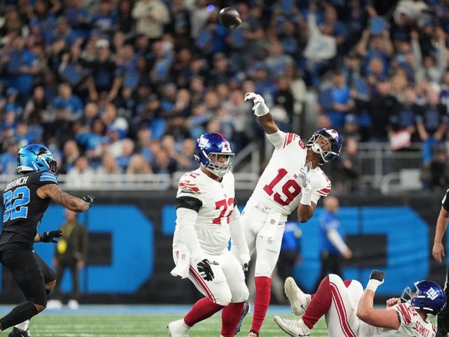 Giants use trick play to score early touchdown vs Lions