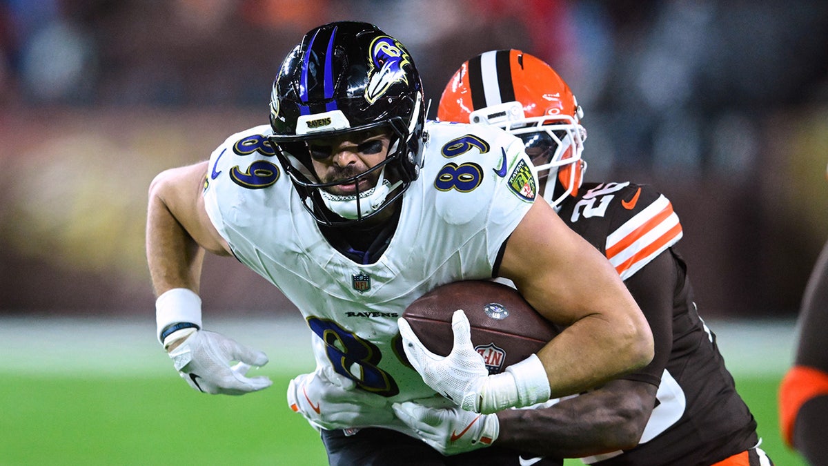 Ravens star fools Browns' defense with fake tush push, go-ahead TD run at george magazine