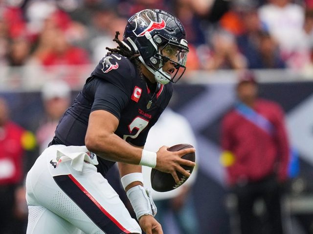 Texans’ CJ Stroud take brutal hit from Broncos defender, leaves game