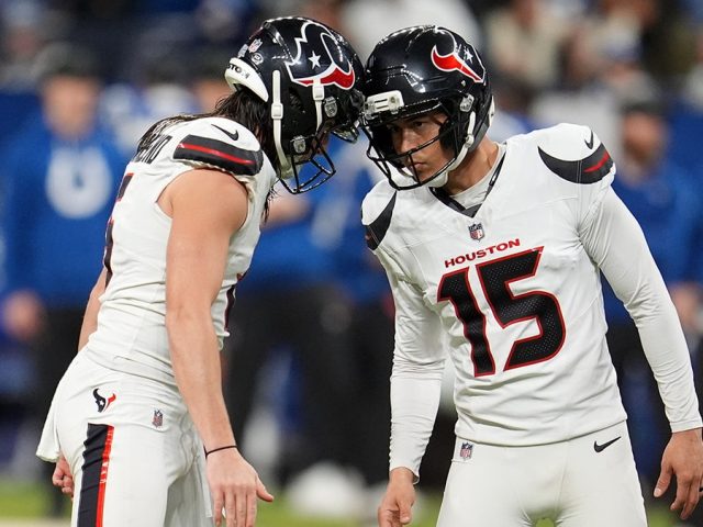 NFL fans debate whether Texans kicker made crucial extra point in win over Colts