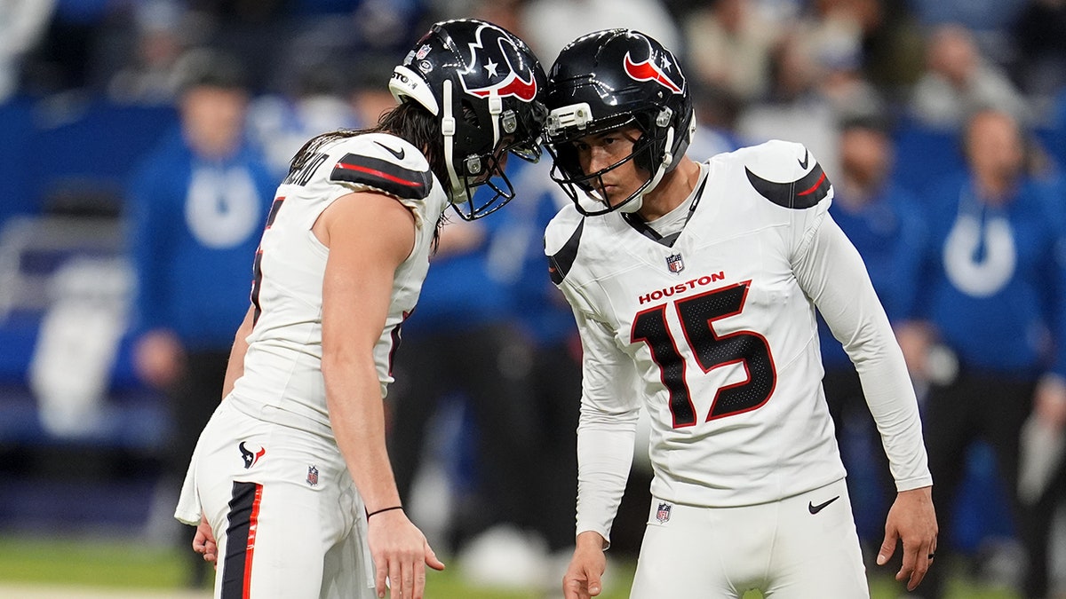 NFL fans debate whether Texans kicker made crucial extra point in win over Colts at george magazine