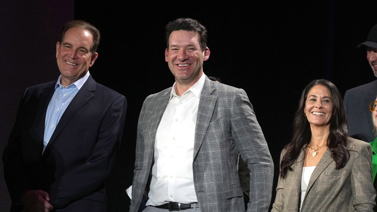 Tony Romo's awkward noises during NFL broadcast draws criticism at george magazine