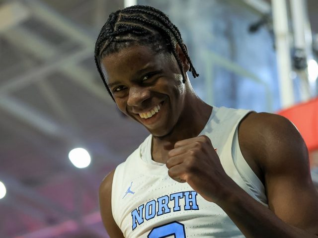 North Carolina’s Caleb Wilson dunks on 6-foot-11 defender