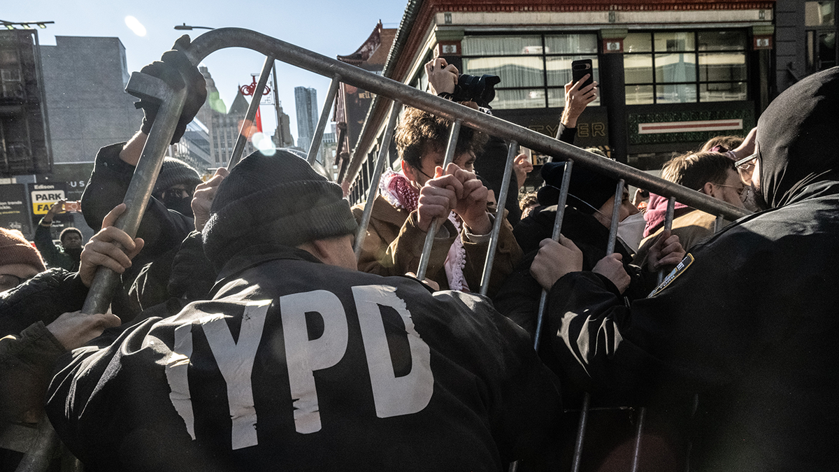 Rioters throw trash, garbage cans at ICE vehicles in New York City; multiple arrests made at george magazine