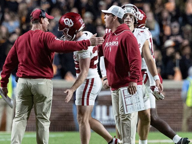 ESPN broadcasters roast Oklahoma kicker for wearing short shorts: ‘That should be a penalty’
