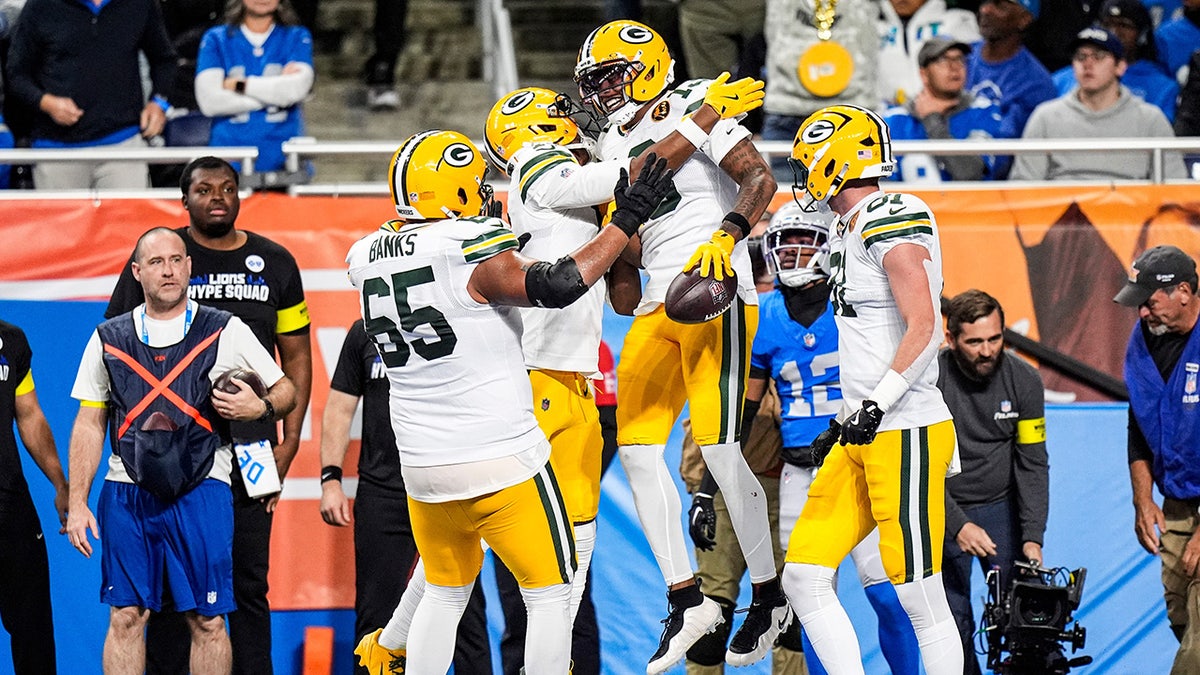 Packers' 4th down aggressiveness trumps Lions' decisions to complete season sweep at george magazine