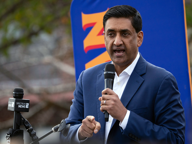 ‘Progressive capitalist’ rallies for ‘democratic socialist’ candidate in NYC mayoral race