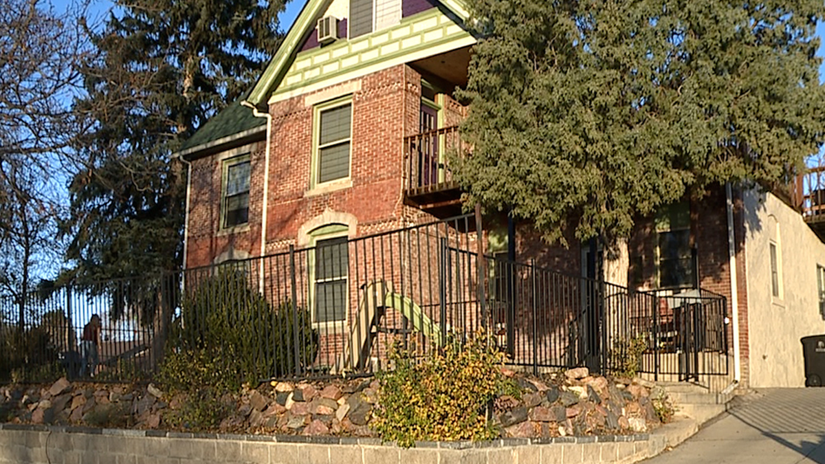 Dad fights off repeat offender accused of creeping toward kids as family slept – ‘Somebody’s in our house’  at george magazine