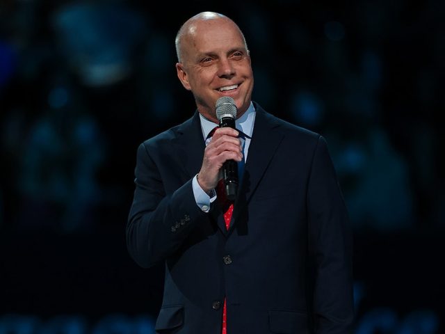 Olympic gold medalist Scott Hamilton opens up about brain cancer fight, bringing hope with annual fundraiser